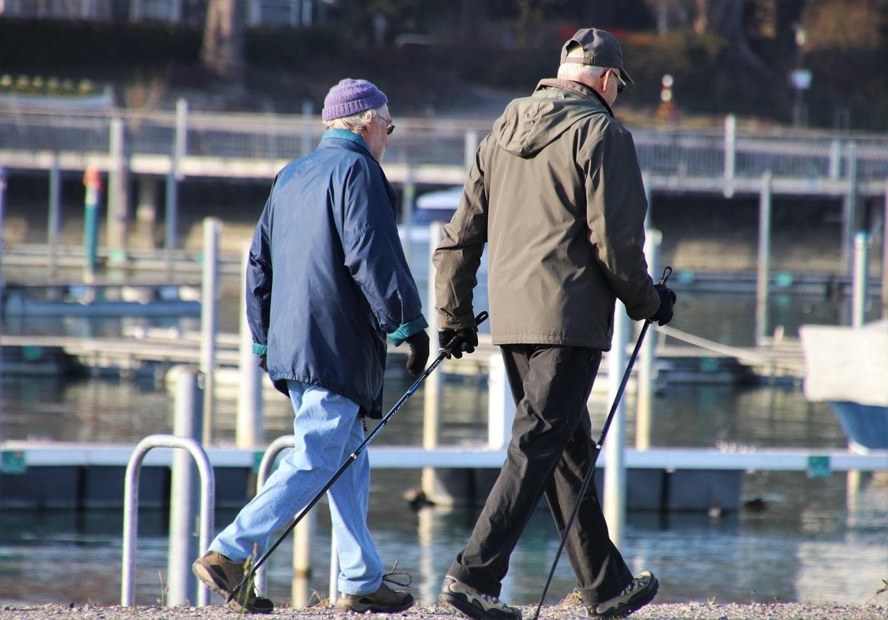 Wandern mit 70 Jahren – so bleibst du fit, sicher und motiviert