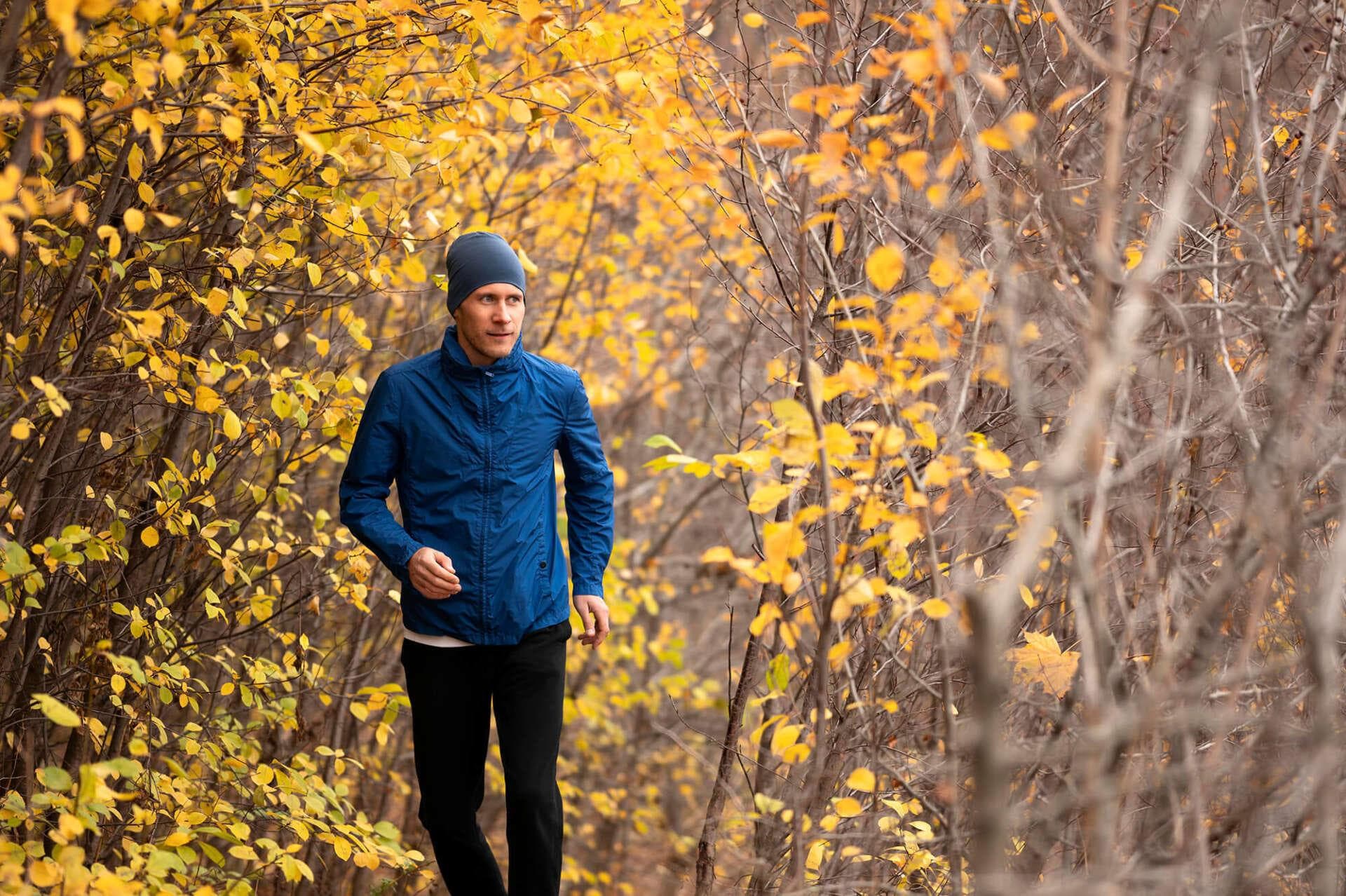 Wanderkleidung im Herbst: So bleibst du warm und trocken