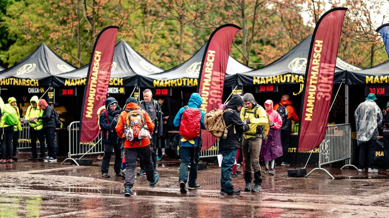 Wasserdichter Wanderrucksack: Damit es innen trocken bleibt